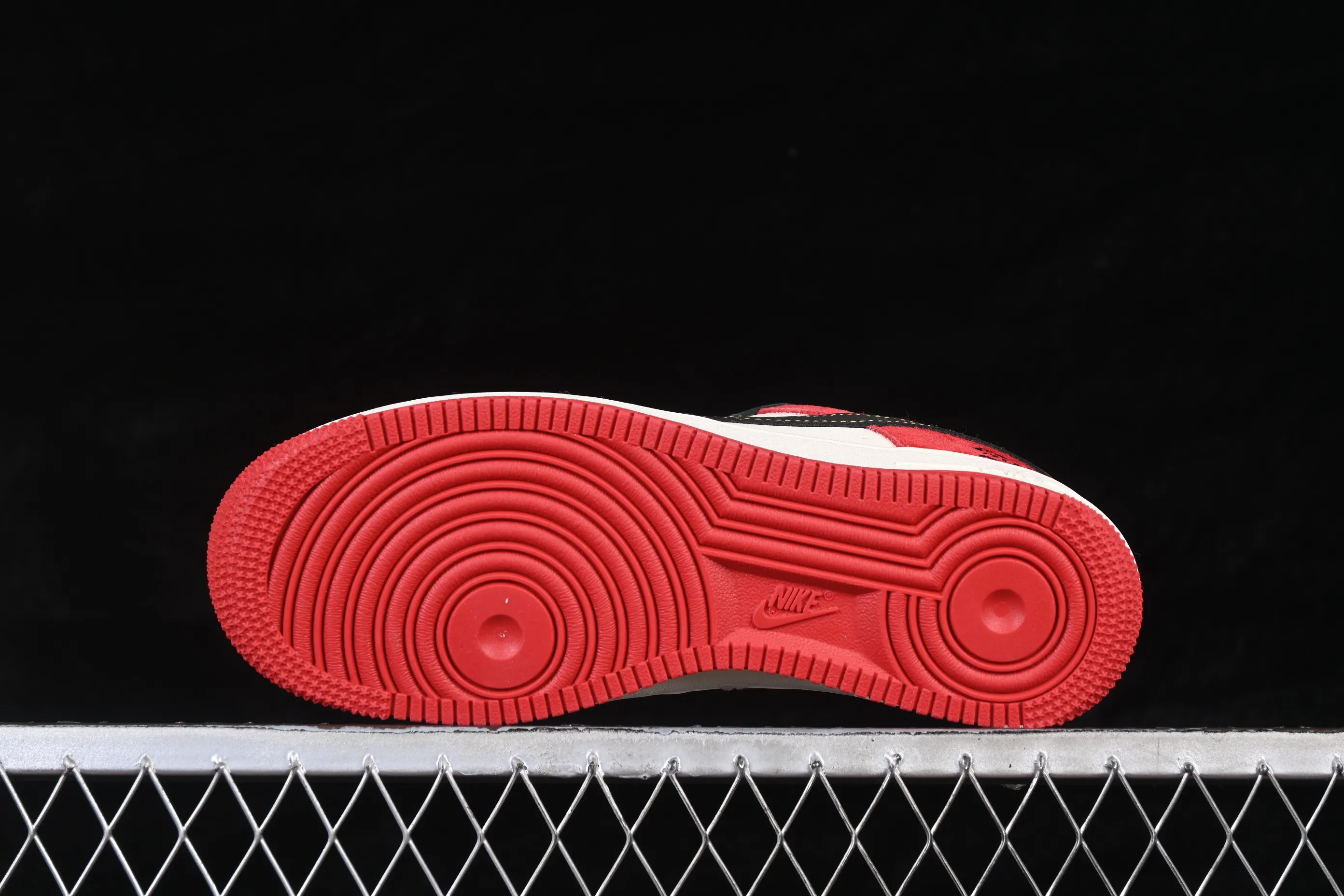 All categories Nk Air Force 1 Air Force series Nk Air Force 1 Low Air Force low-top Nike Air Force 1'07 Low Black, white and red contrast Air Force 1 low-top casual sneakers HT5088-618